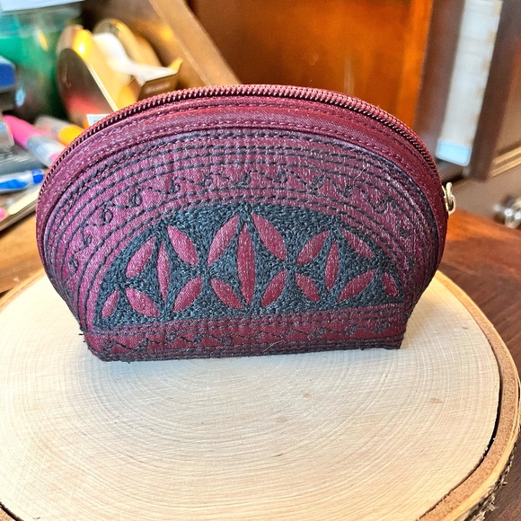 Laga Designs Handmade Tari Mini Dance Hard Case Coin Purse - Picture 1 of 12